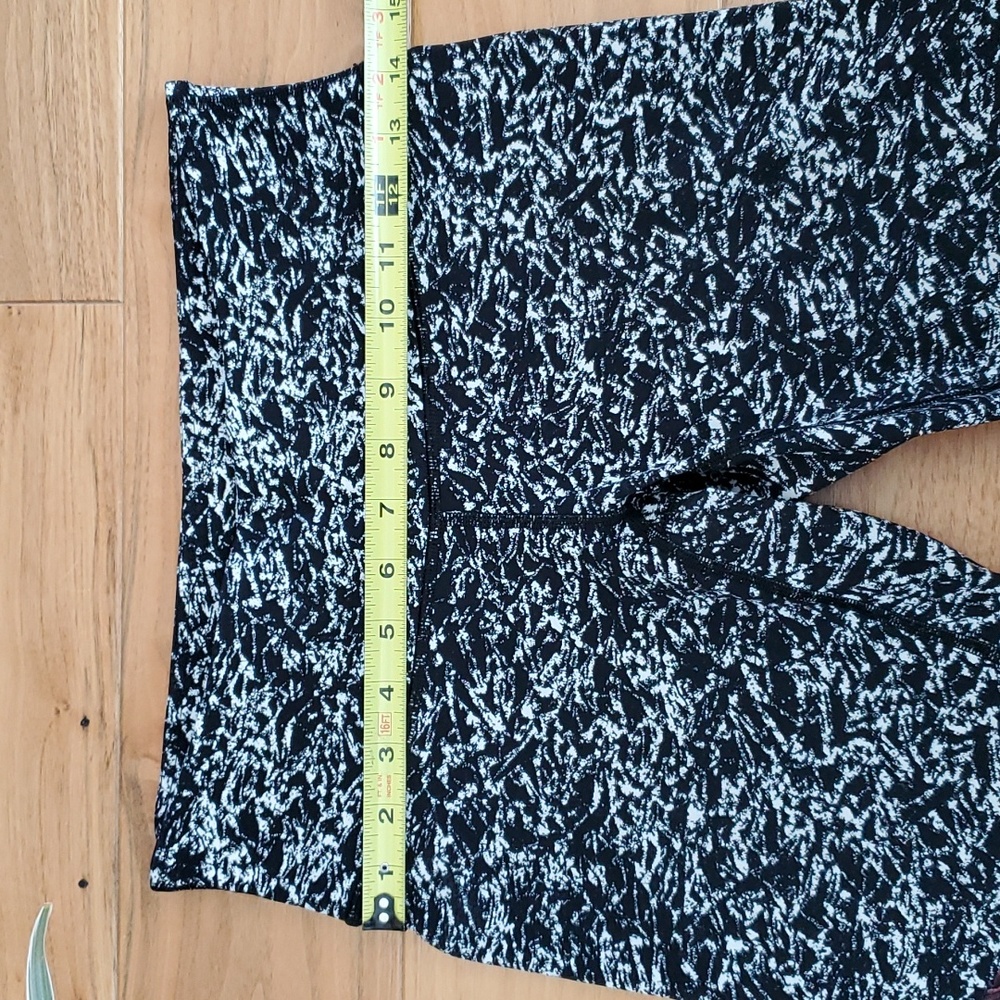 Lululemon Wunder Under Pant III, Size 6 - Picture 10 of 16